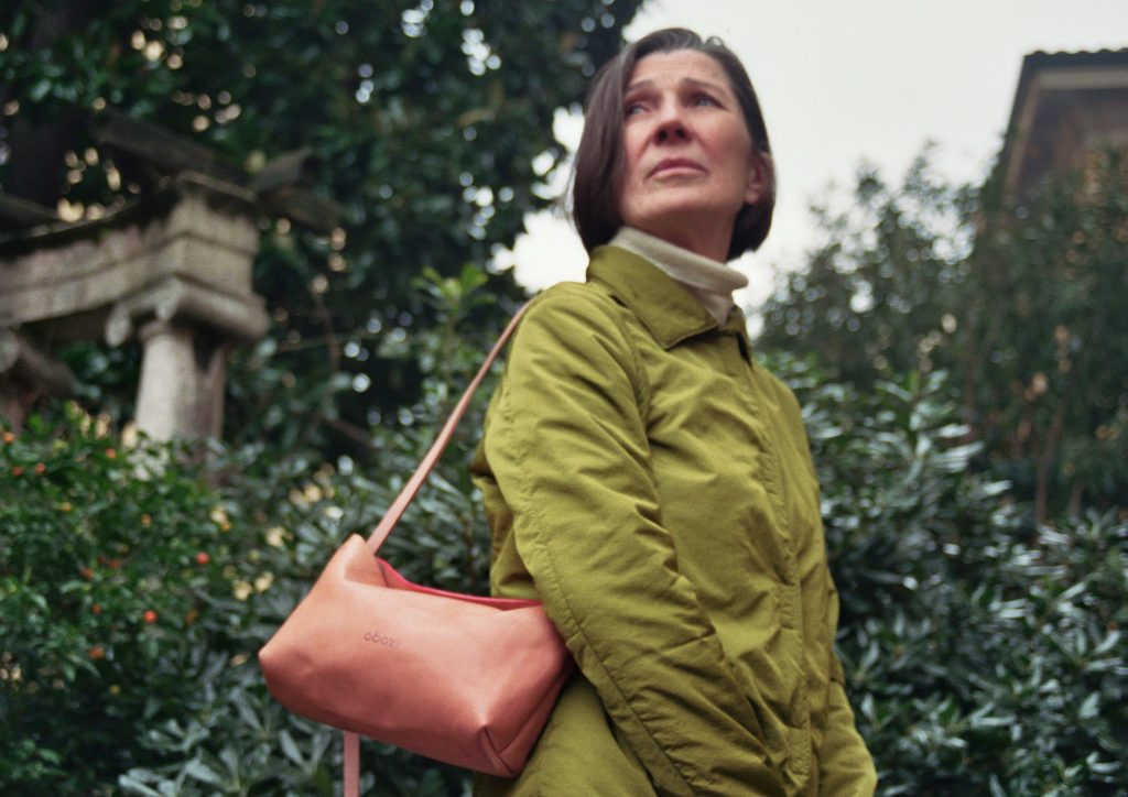 Lady with a pink small leather bag